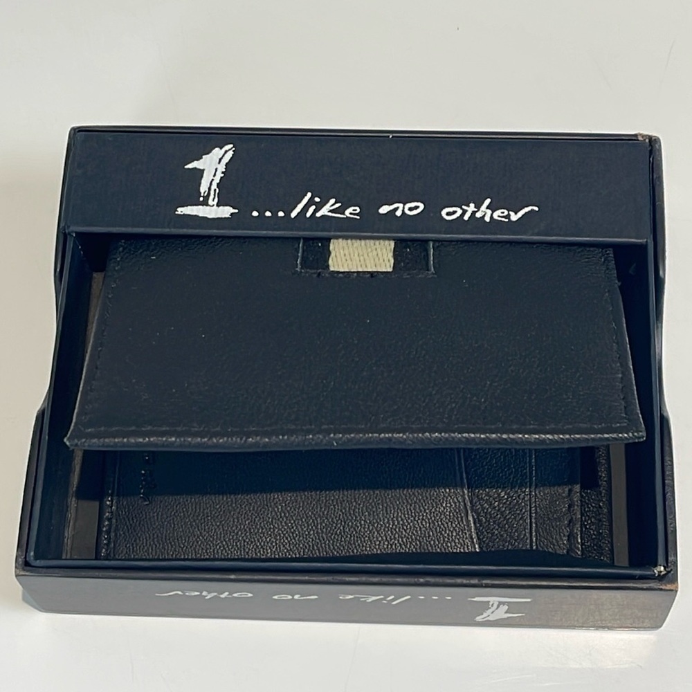 DUCHAMP 1 Like No Other Leather Carry All Wall - RFID - Black (MSRP $65.00) NWT